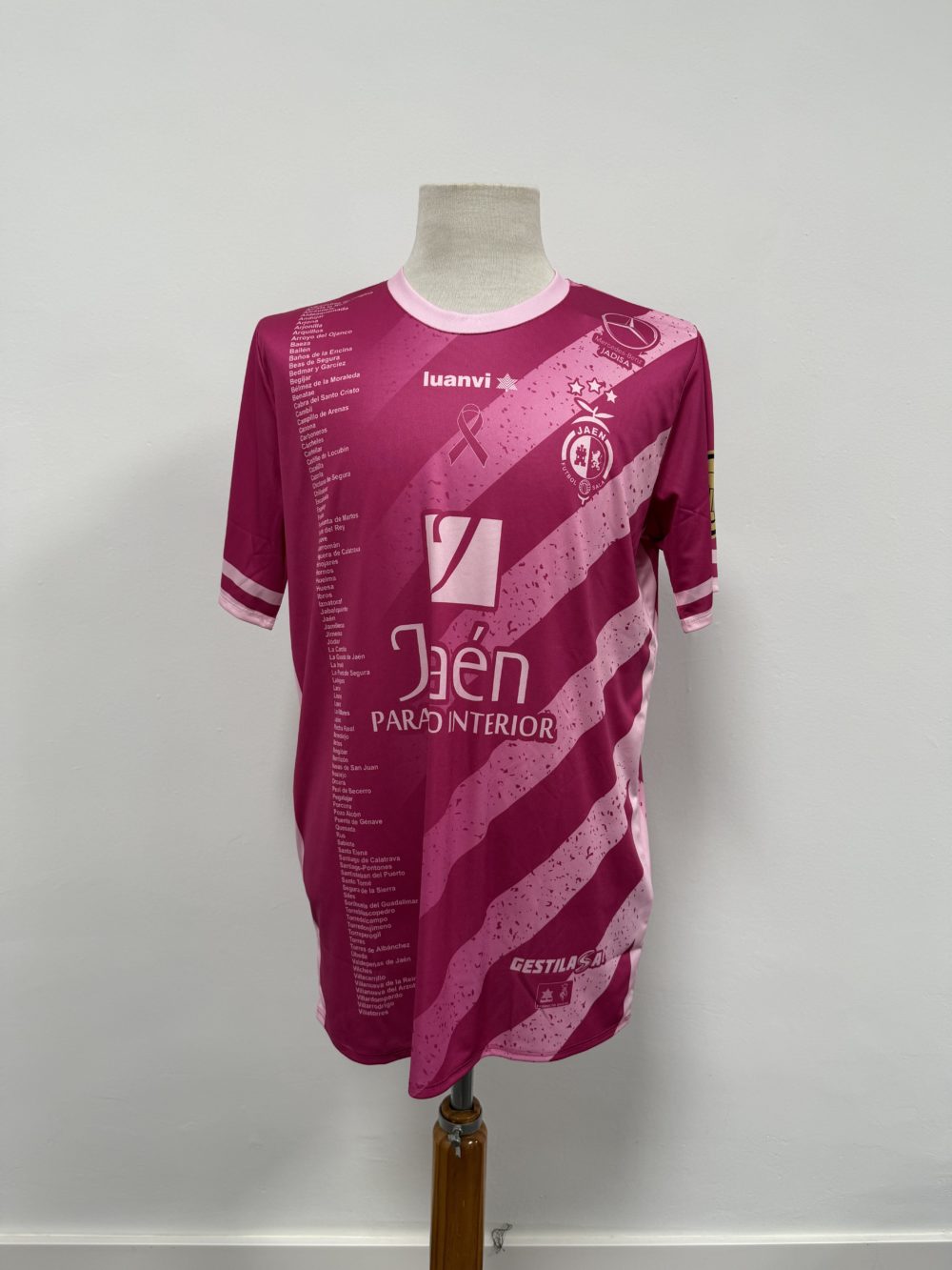 CAMISETA CONMEMORATIVA DE LOS PUEBLOS FUCSIA